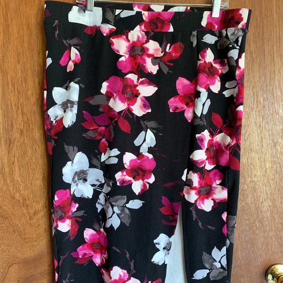 torrid Dresses & Skirts - Torrid Floral Print Skirt Size 2